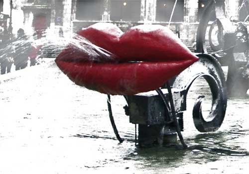 Big Red Lips Fountain